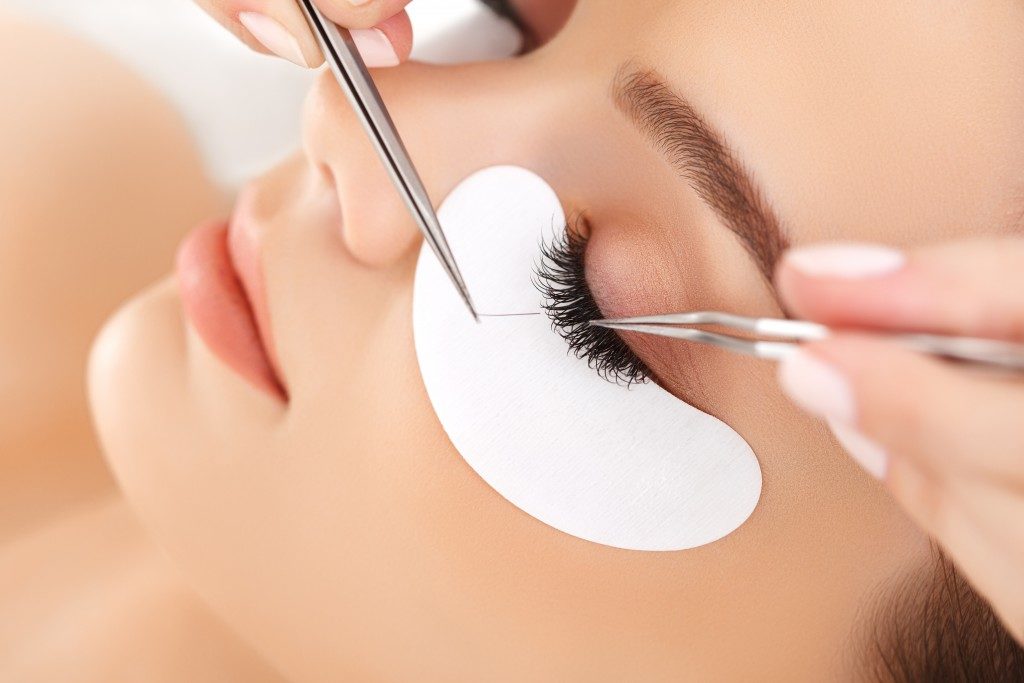 Woman getting eyelash extensions